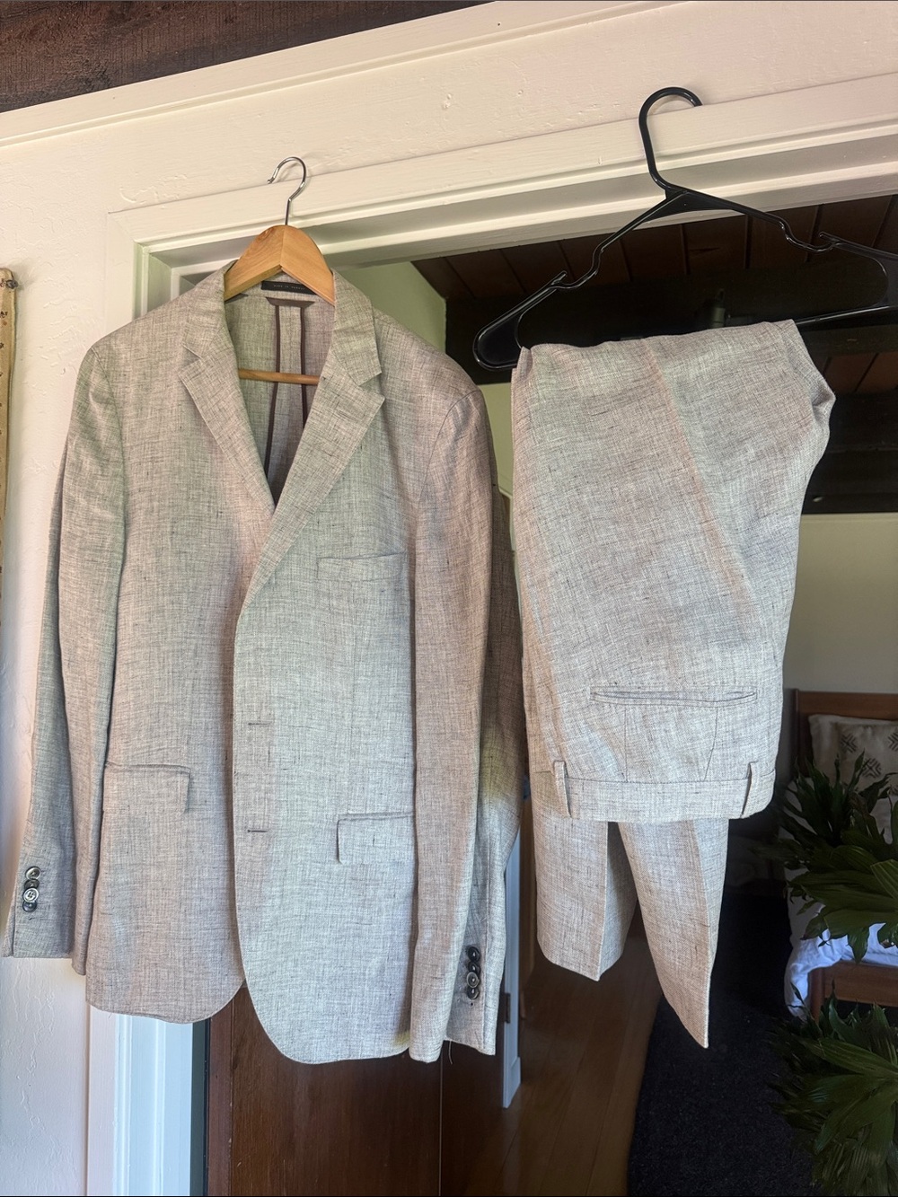 Hugo Boss Light Beige Linen-Blend Two-Piece Suit